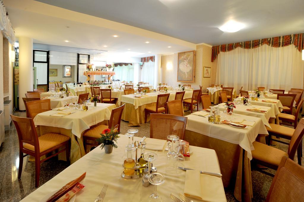 Hotel Ferrari Salsomaggiore Terme Exterior photo