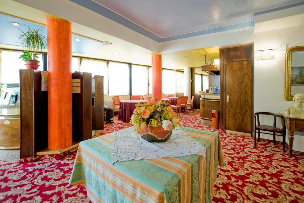 Hotel Ferrari Salsomaggiore Terme Exterior photo