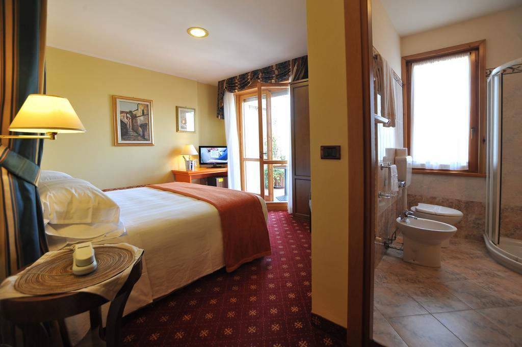Hotel Ferrari Salsomaggiore Terme Exterior photo