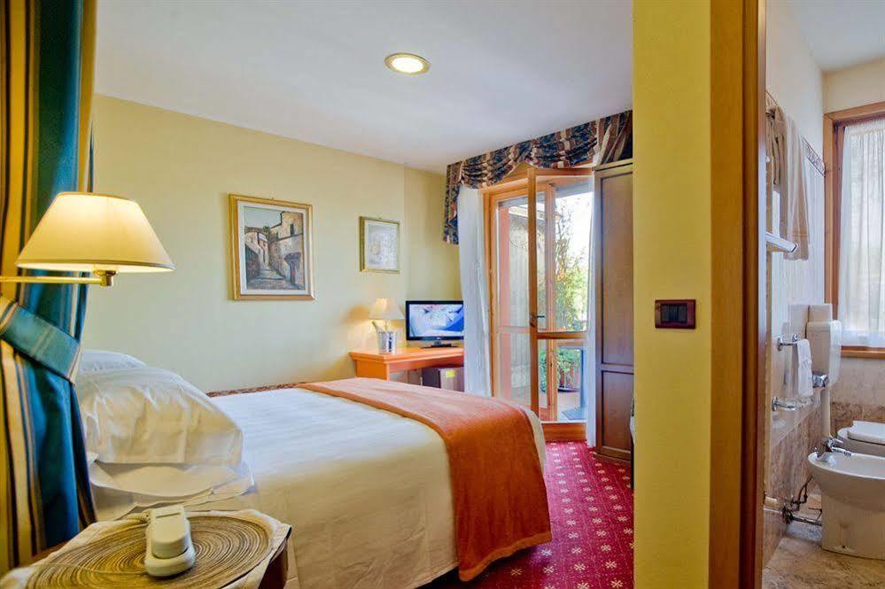 Hotel Ferrari Salsomaggiore Terme Exterior photo